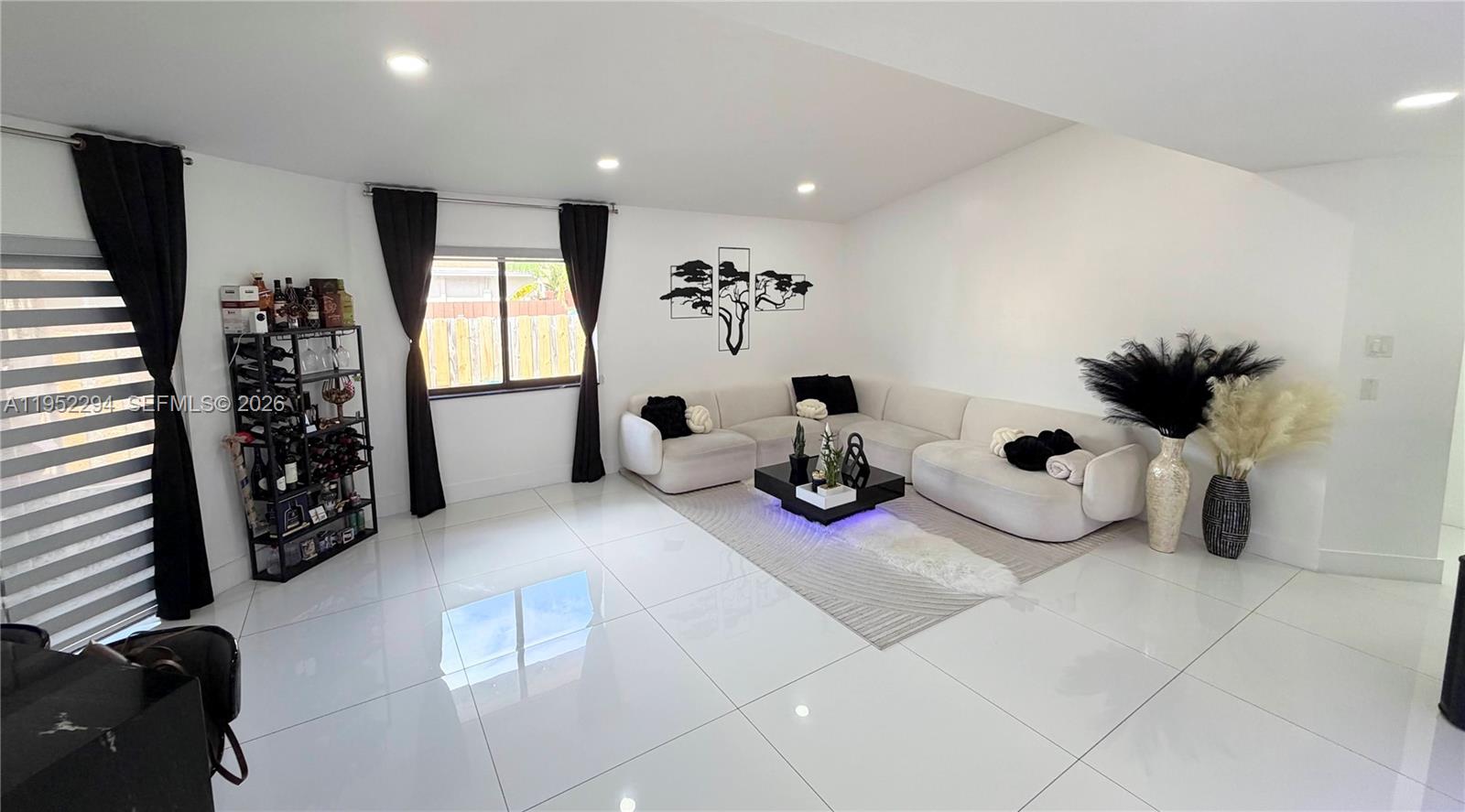 PEMBROKE LAKES SOUTH - Residential