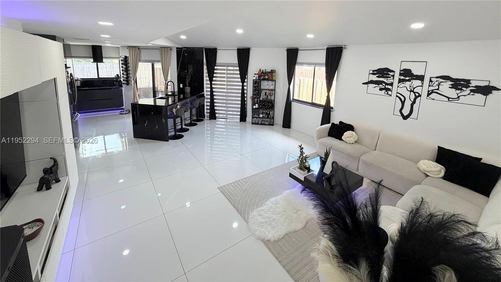 PEMBROKE LAKES SOUTH - Residential