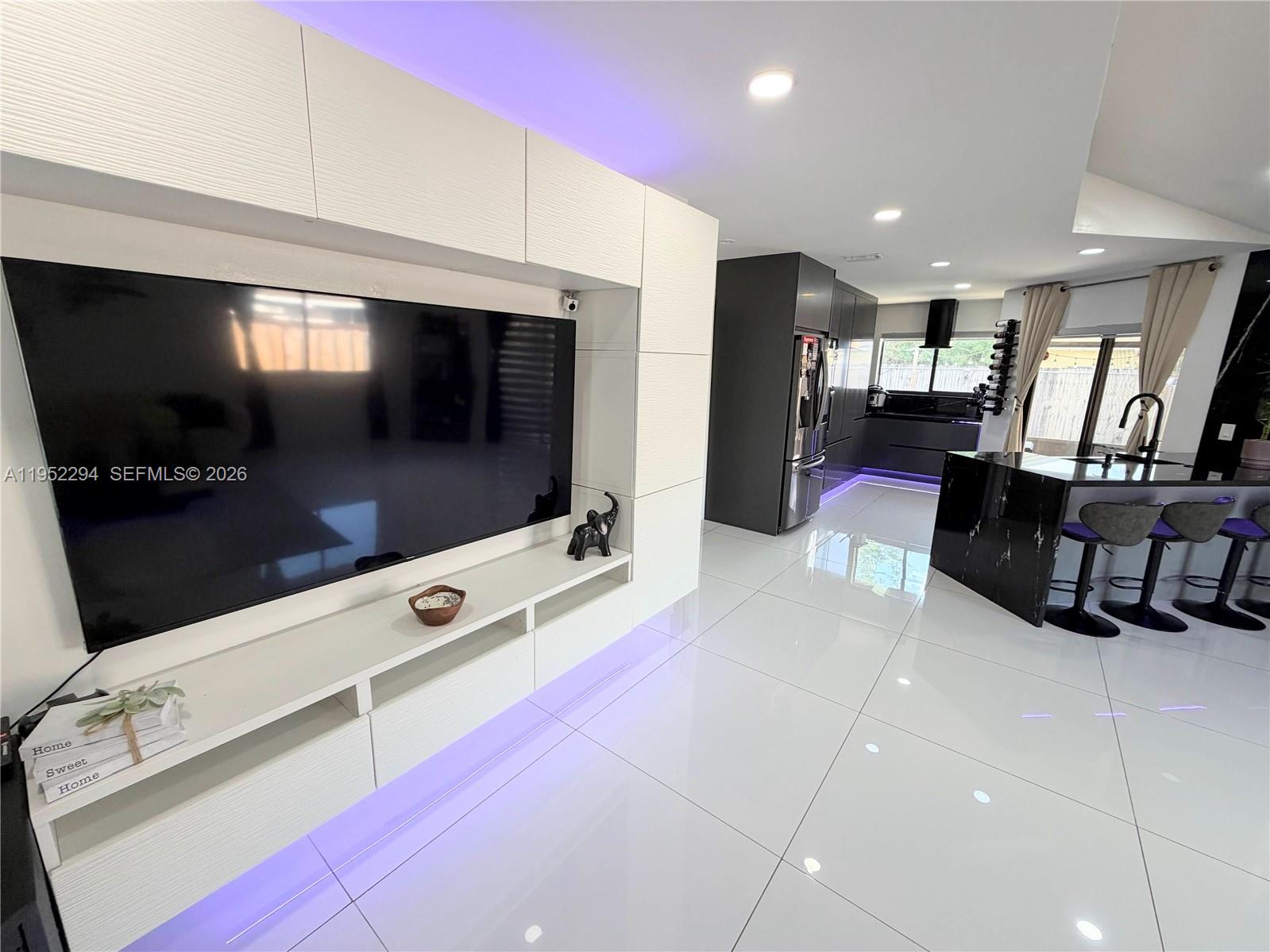 PEMBROKE LAKES SOUTH - Residential