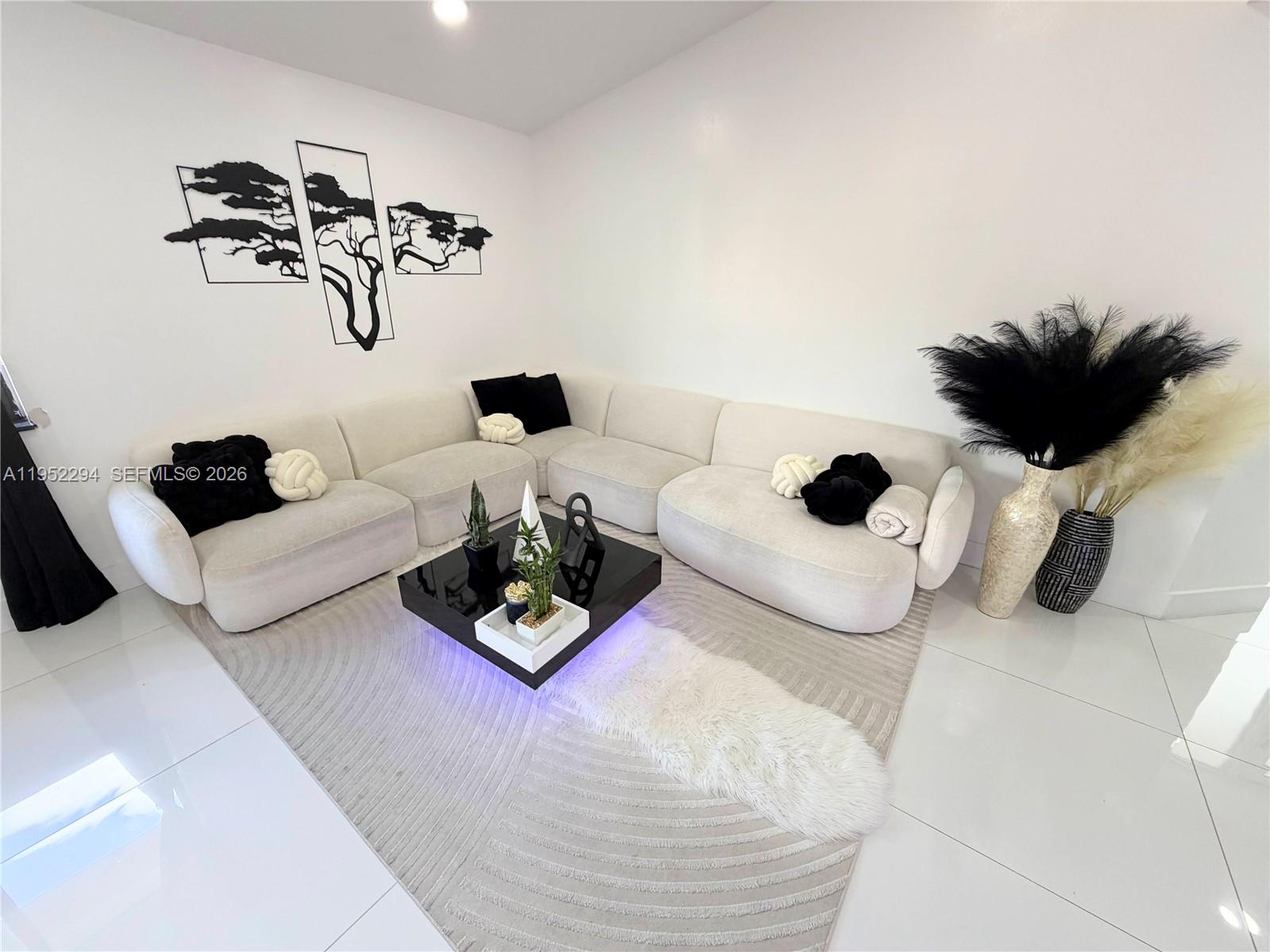 PEMBROKE LAKES SOUTH - Residential