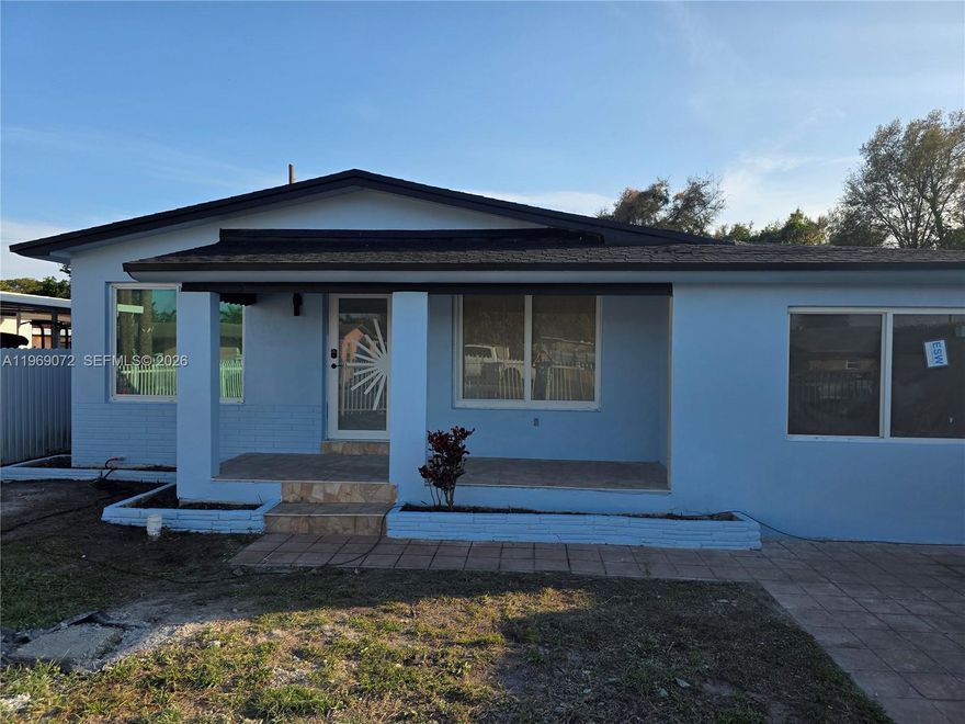 Legally 4 beds, 3 baths single family home completely renovated. Property has a very convenience layout that allows new owner converting two rooms into studios/efficiencies, a plus for a big family or extra income. No washer and dryer. NO Association!