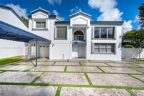 351 NE 211th St Miami FL 33179