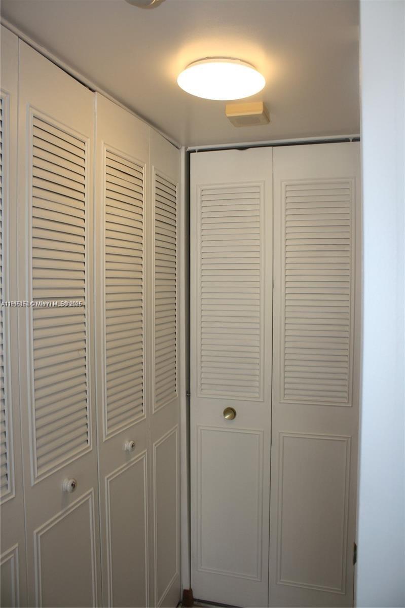 WINSTON TOWERS 100 CONDO - Residential