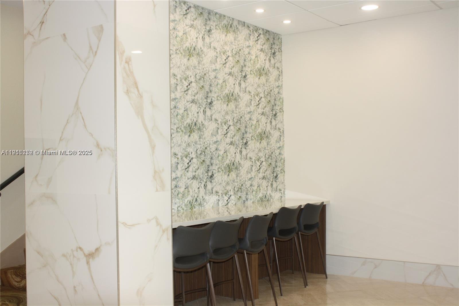 WINSTON TOWERS 100 CONDO - Residential