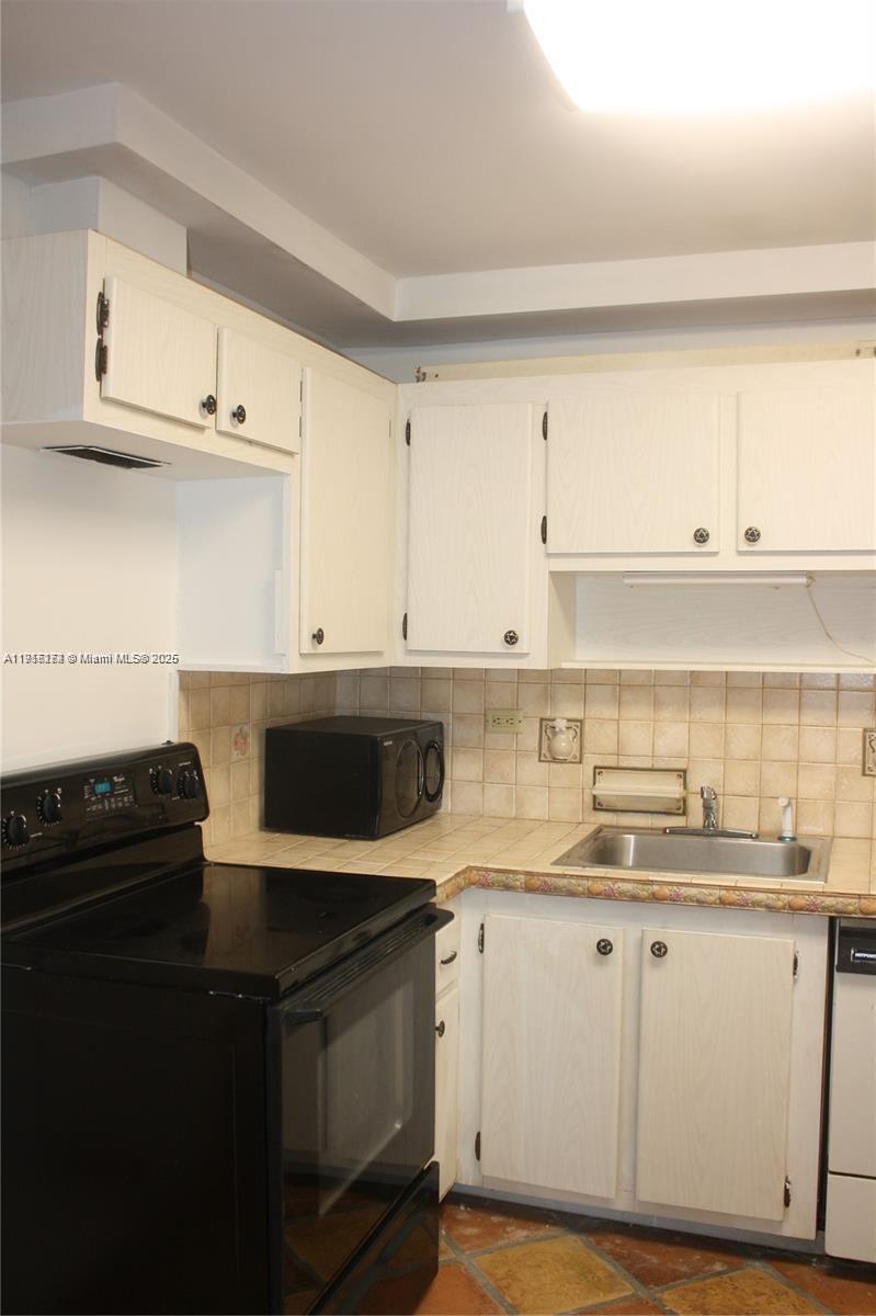 WINSTON TOWERS 100 CONDO - Residential