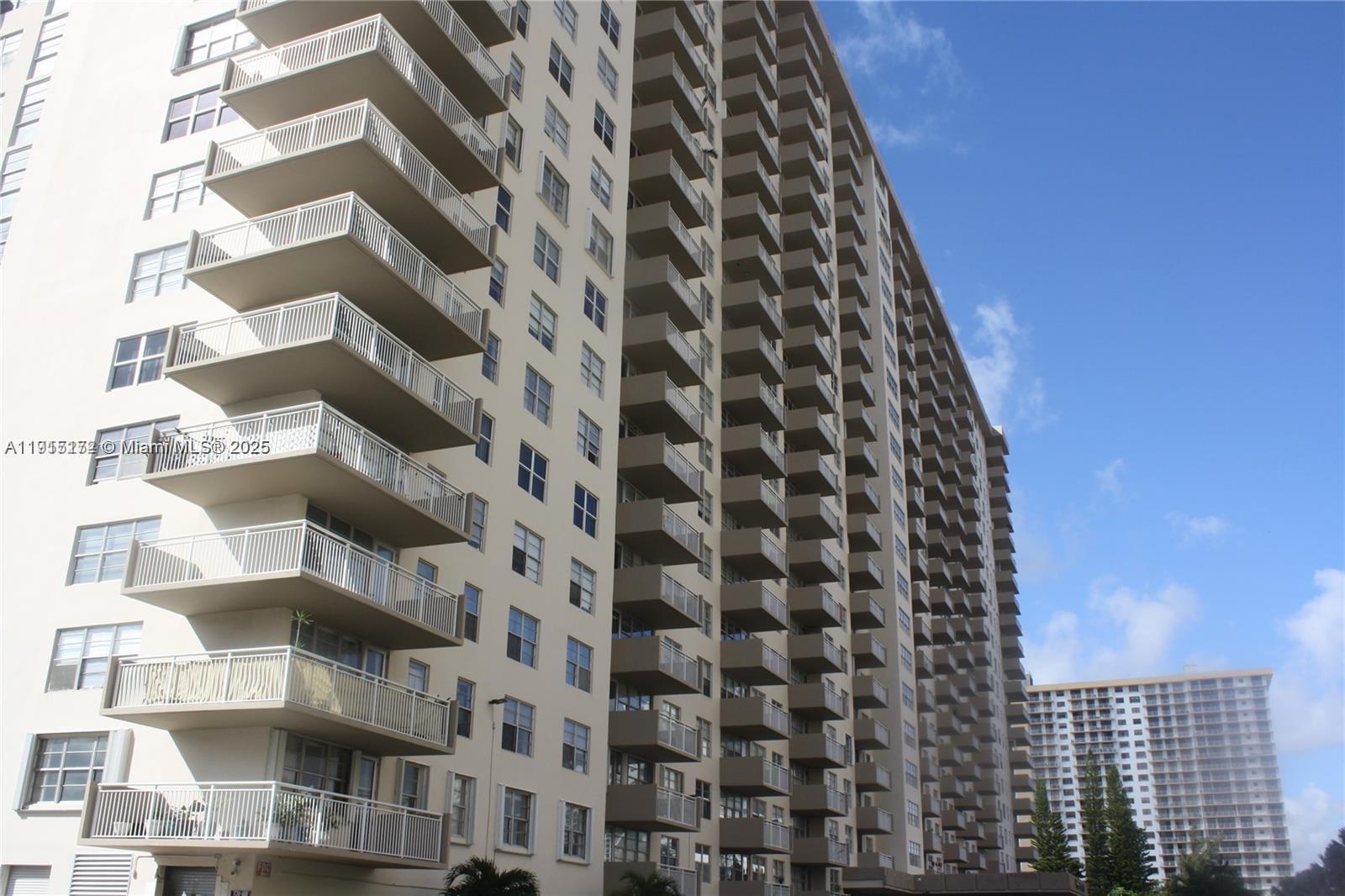 WINSTON TOWERS 100 CONDO - Residential