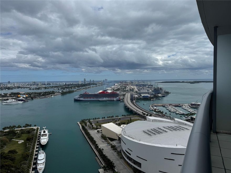 Vacant and easy to show. Spacious 1 bed/1.5 bath residence at Marinablue featuring stunning Biscayne Bay and arena views.  Unit includes in-unit washer & dryer and 1 assigned parking space.

Prime downtown Miami location steps from Miami Worldcenter.  Convenient access to Brightline, Brickell City Centre, the Miami Financial District, Wynwood and South Beach.

Building amenities include two swimming pools, fitness center, beach volleyball court, business center, valet, onsite convenience store.

Rental policy:  Minimum 3 months, maximum 3 rentals per year.  No short term rentals or Airbnb.  Association approval required.

Pet policy:  Up to 2 pets allowed with combined weight limit of 45lbs.