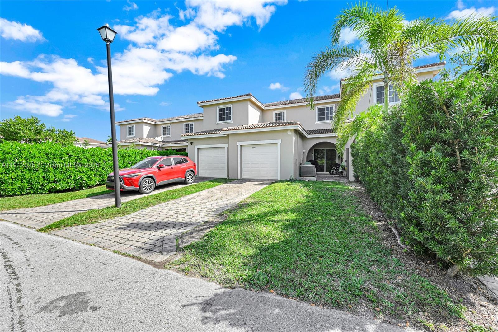 MANDARIN LAKES - Residential