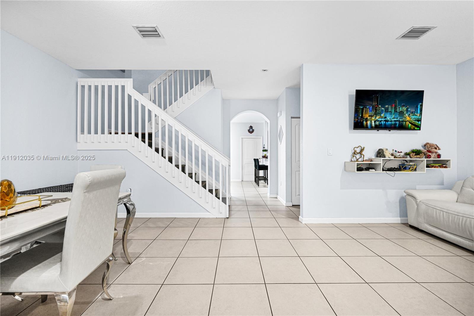 MANDARIN LAKES - Residential