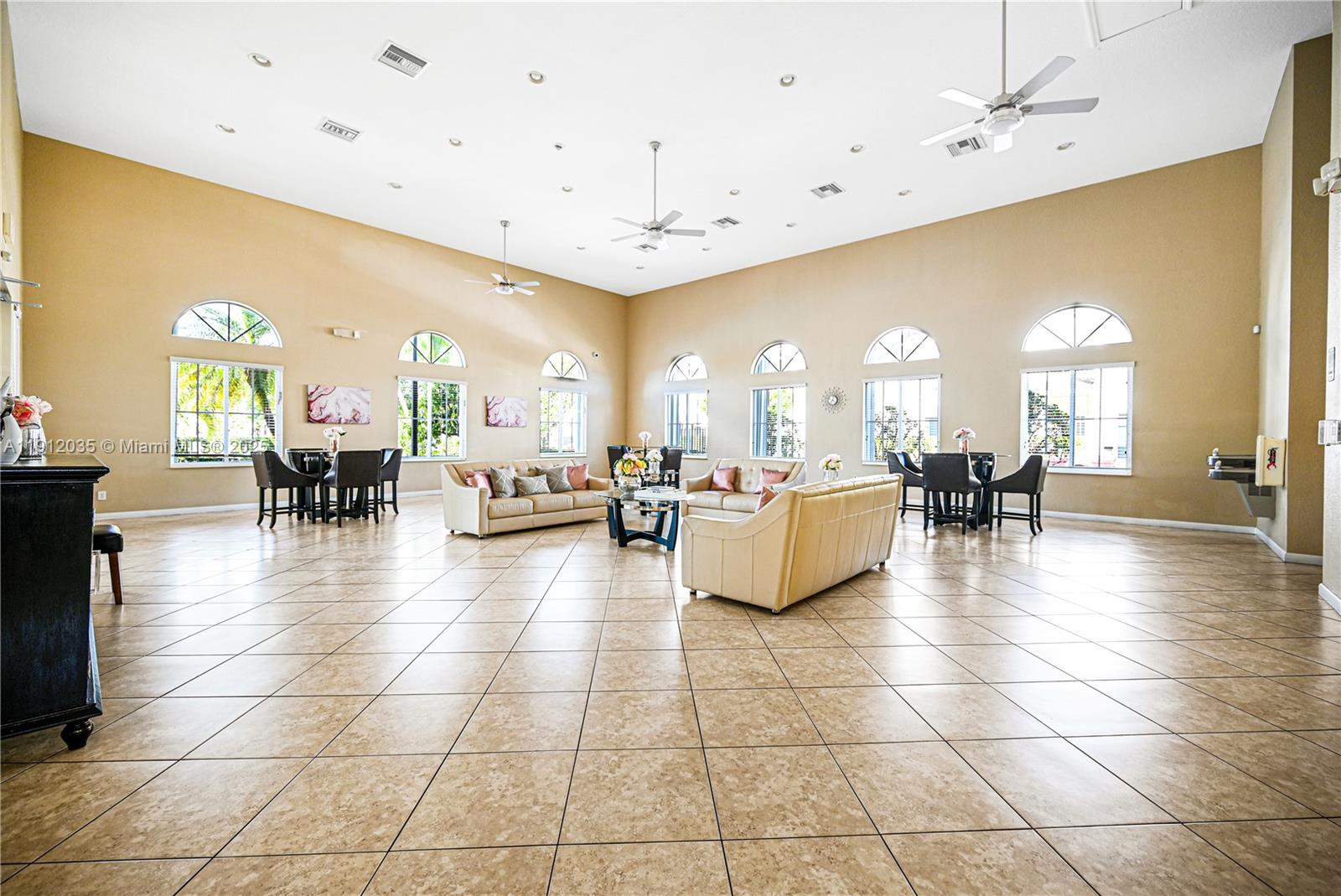 MANDARIN LAKES - Residential