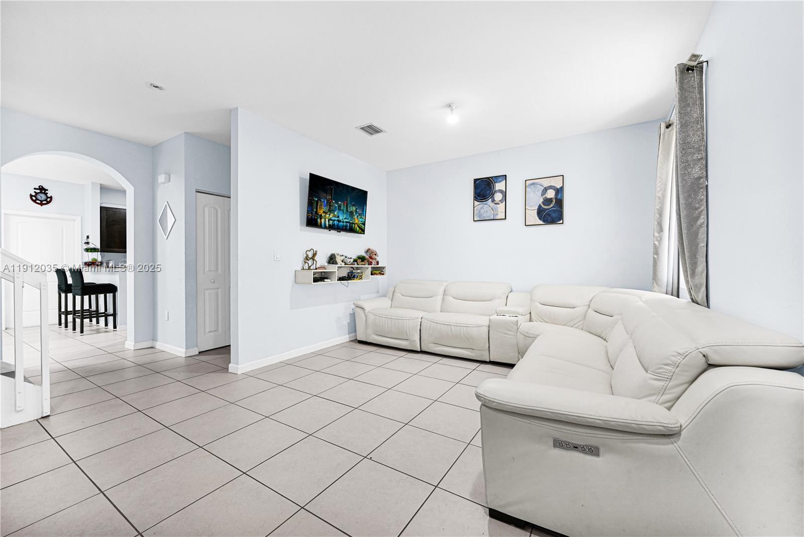 MANDARIN LAKES - Residential