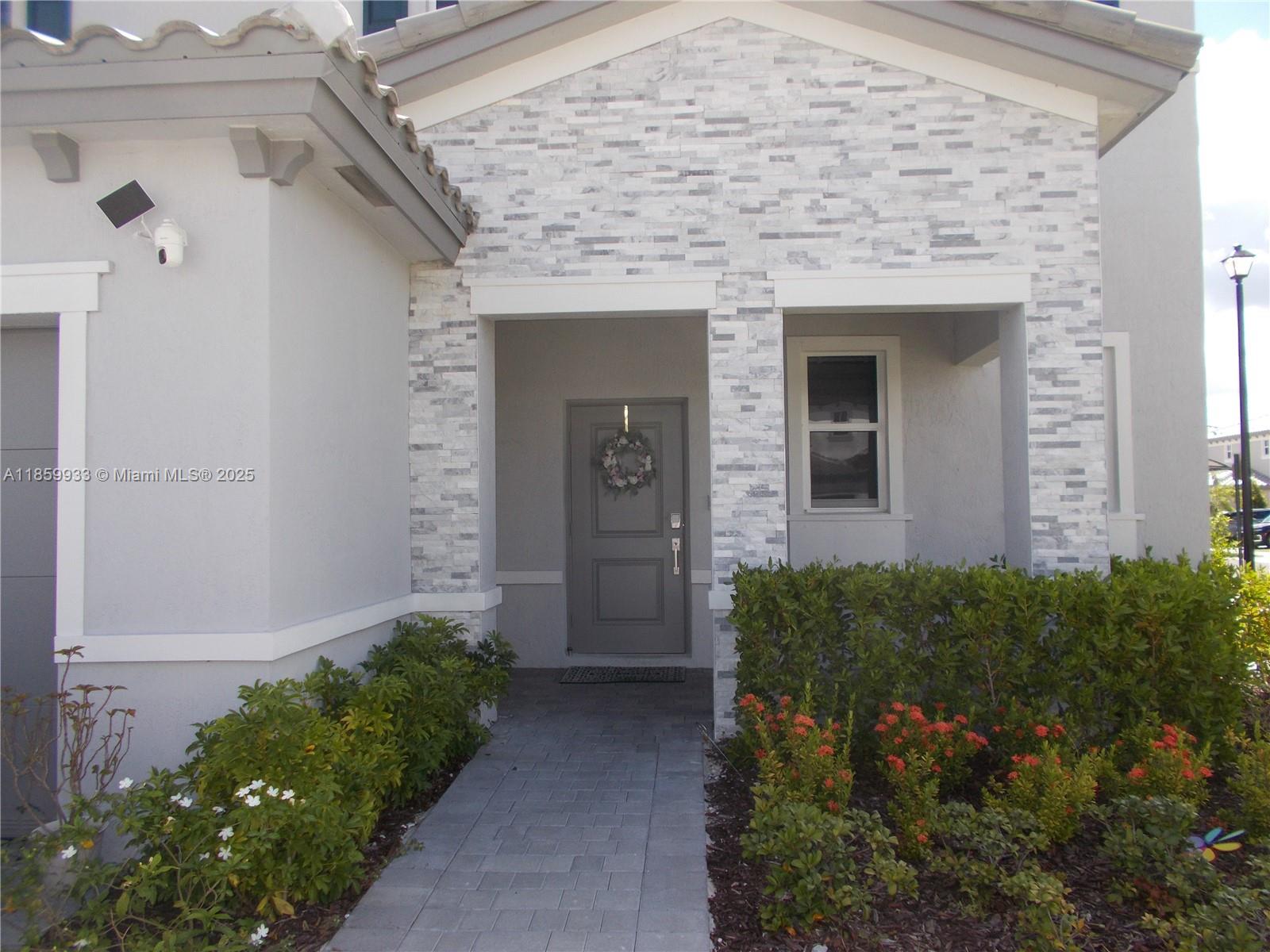 879 SE 26th Ter