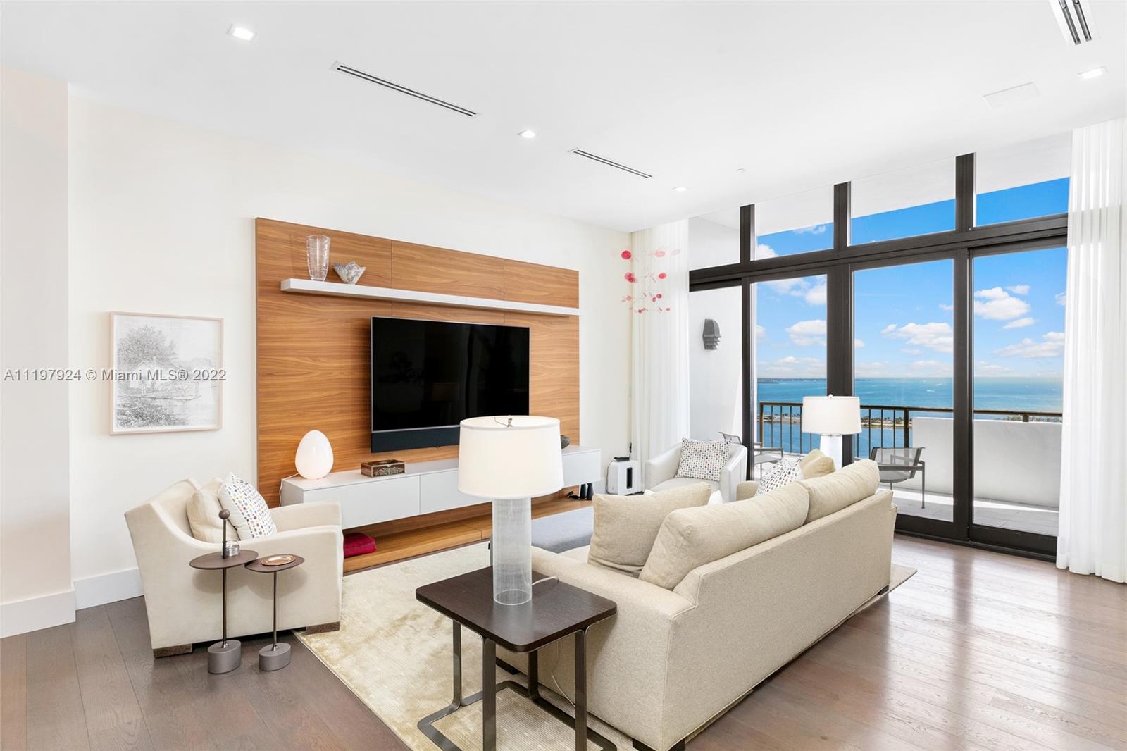 VILLA REGINA CONDO - Residential