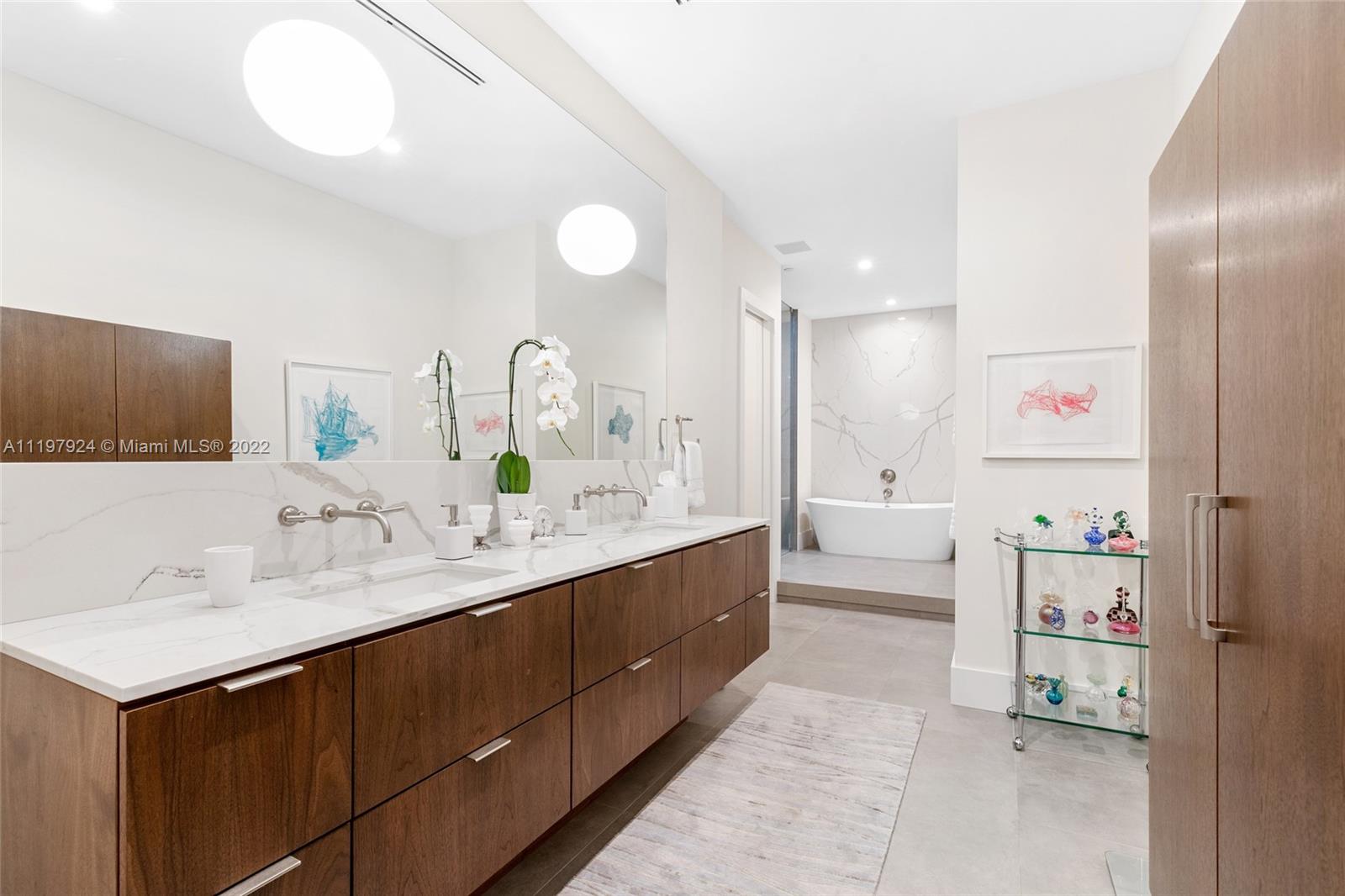 VILLA REGINA CONDO - Residential