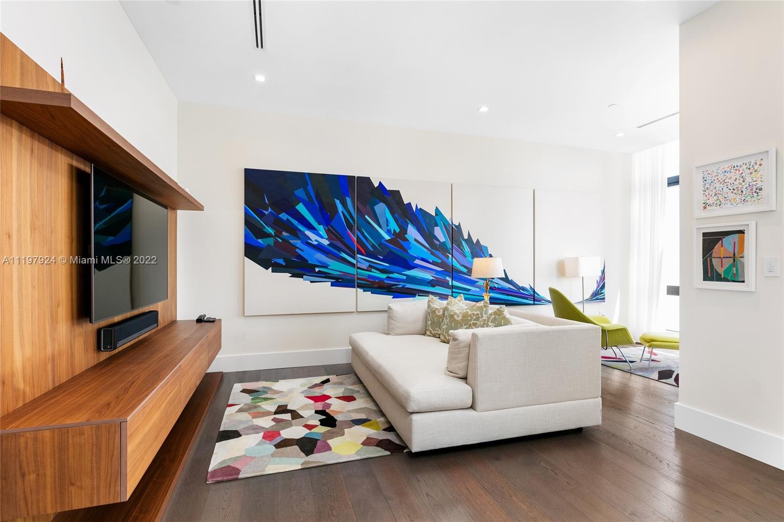 VILLA REGINA CONDO - Residential