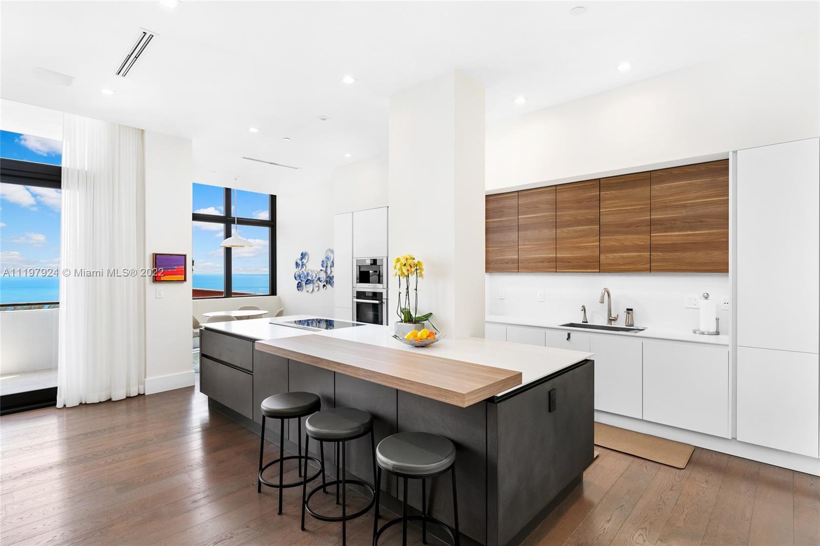 VILLA REGINA CONDO - Residential