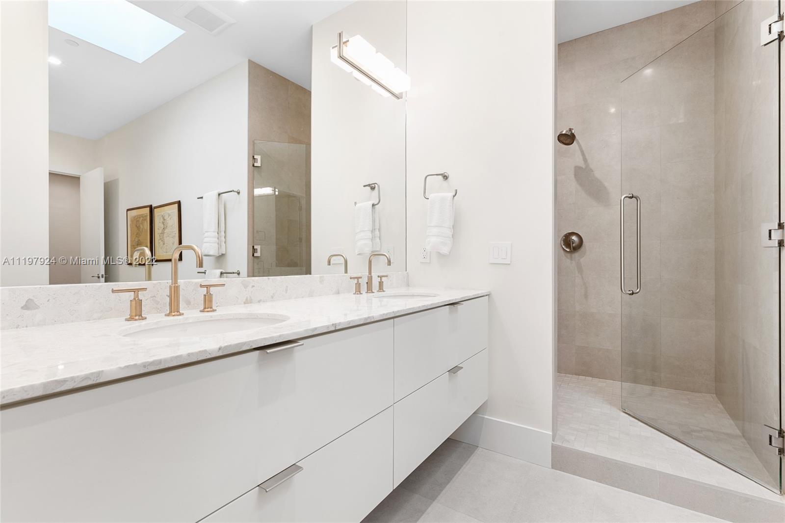 VILLA REGINA CONDO - Residential