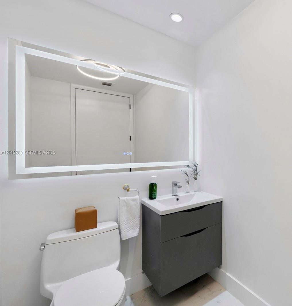 CONTINUUM ON SOUTH BEACH - Residential