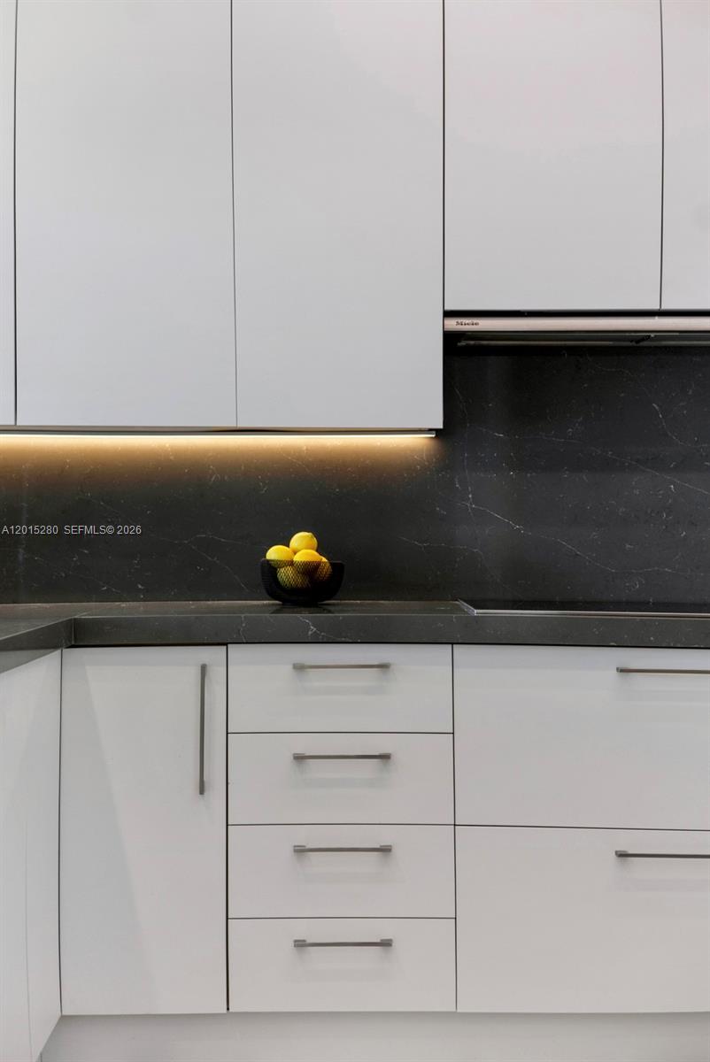 CONTINUUM ON SOUTH BEACH - Residential