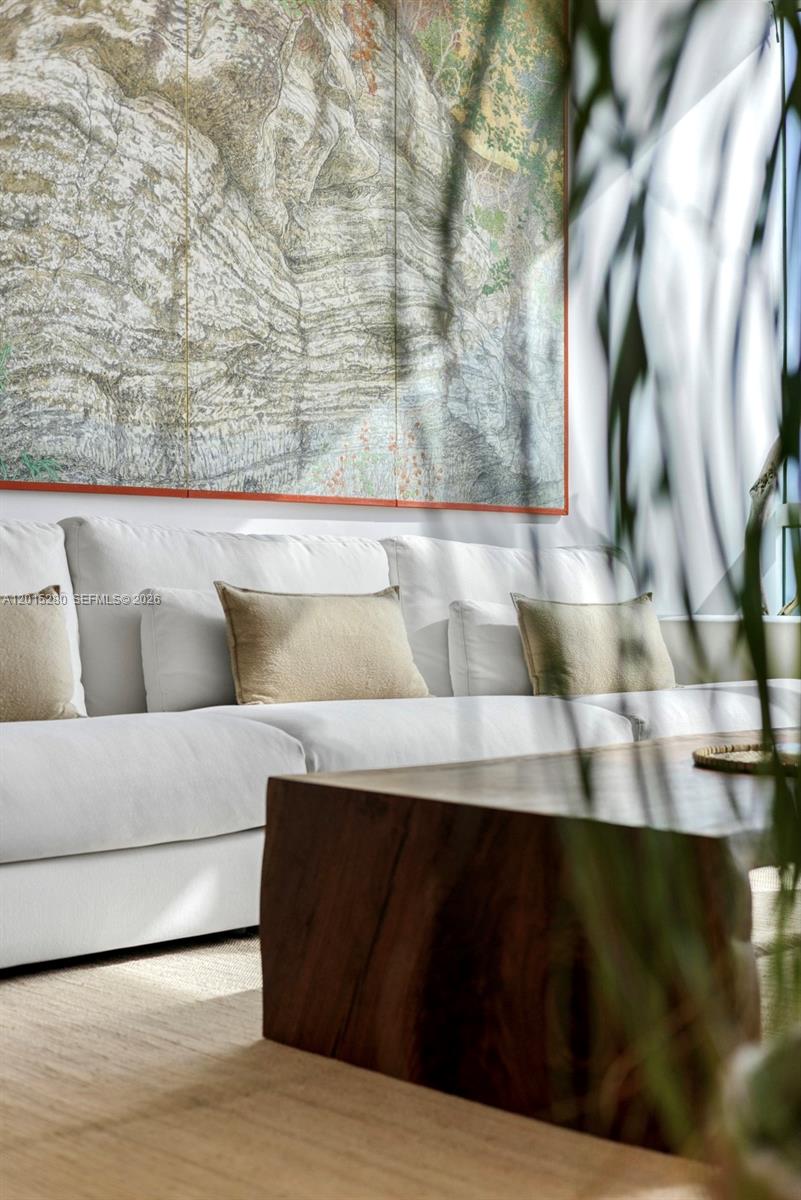 CONTINUUM ON SOUTH BEACH - Residential