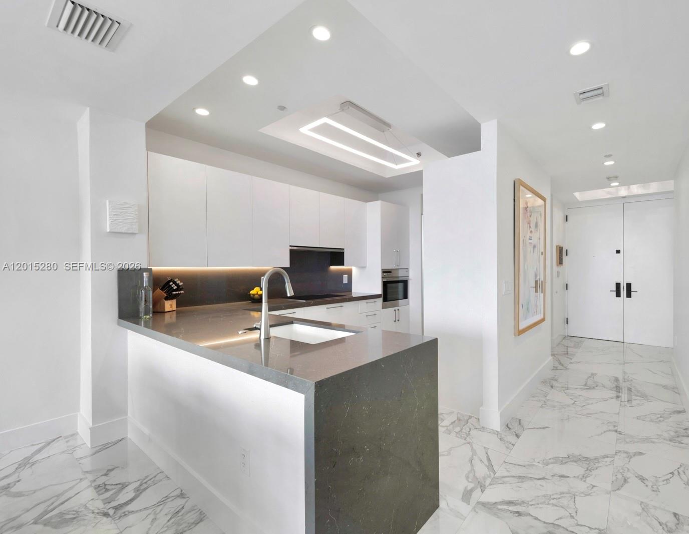 CONTINUUM ON SOUTH BEACH - Residential
