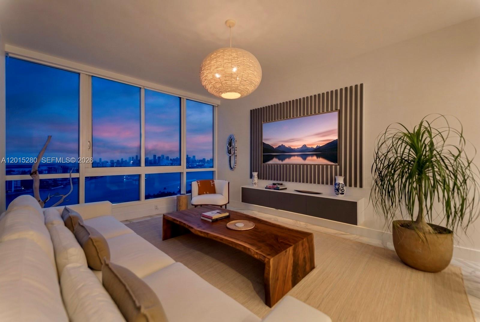 CONTINUUM ON SOUTH BEACH - Residential