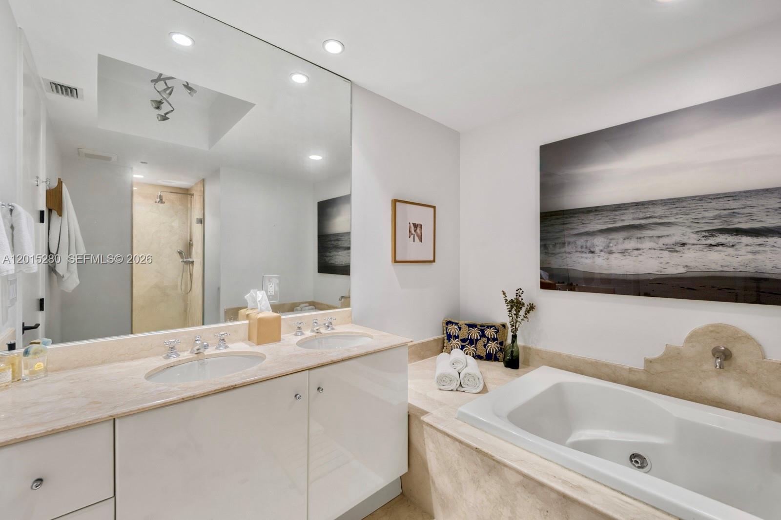 CONTINUUM ON SOUTH BEACH - Residential