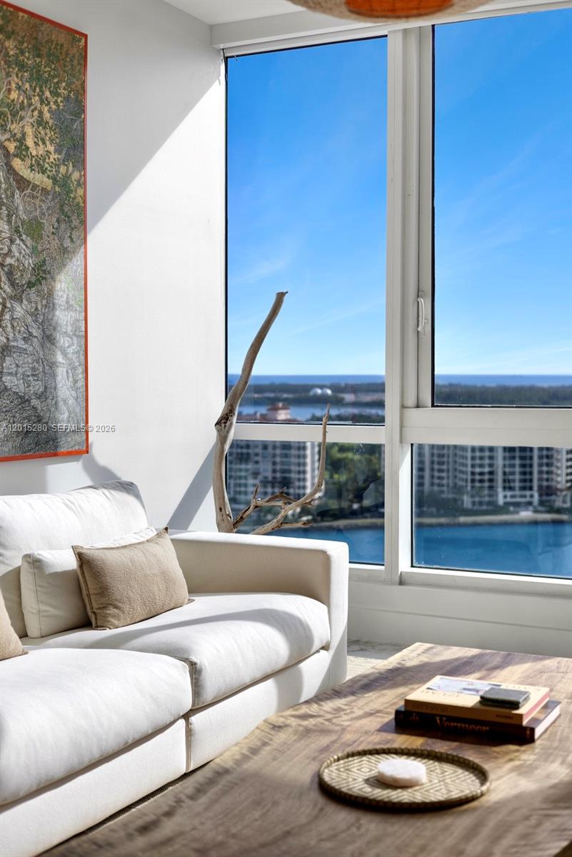 CONTINUUM ON SOUTH BEACH - Residential