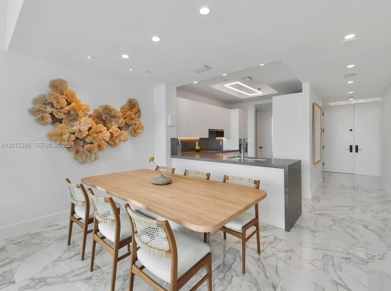 CONTINUUM ON SOUTH BEACH - Residential