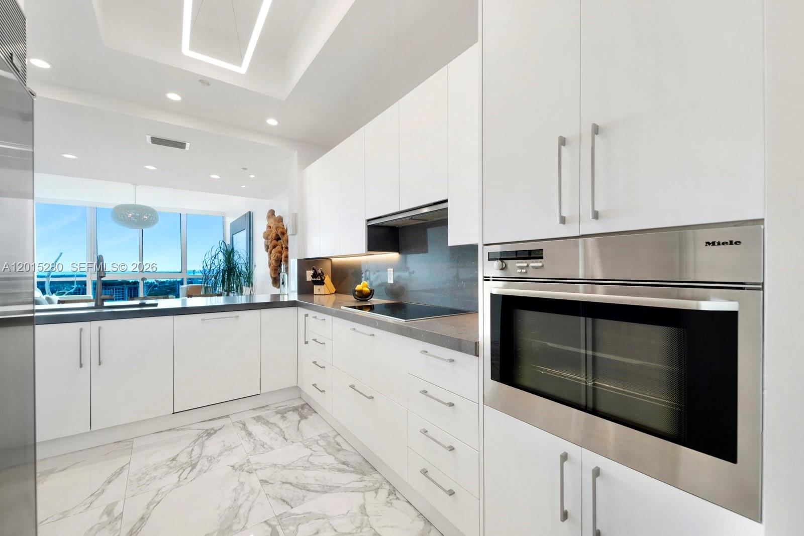 CONTINUUM ON SOUTH BEACH - Residential