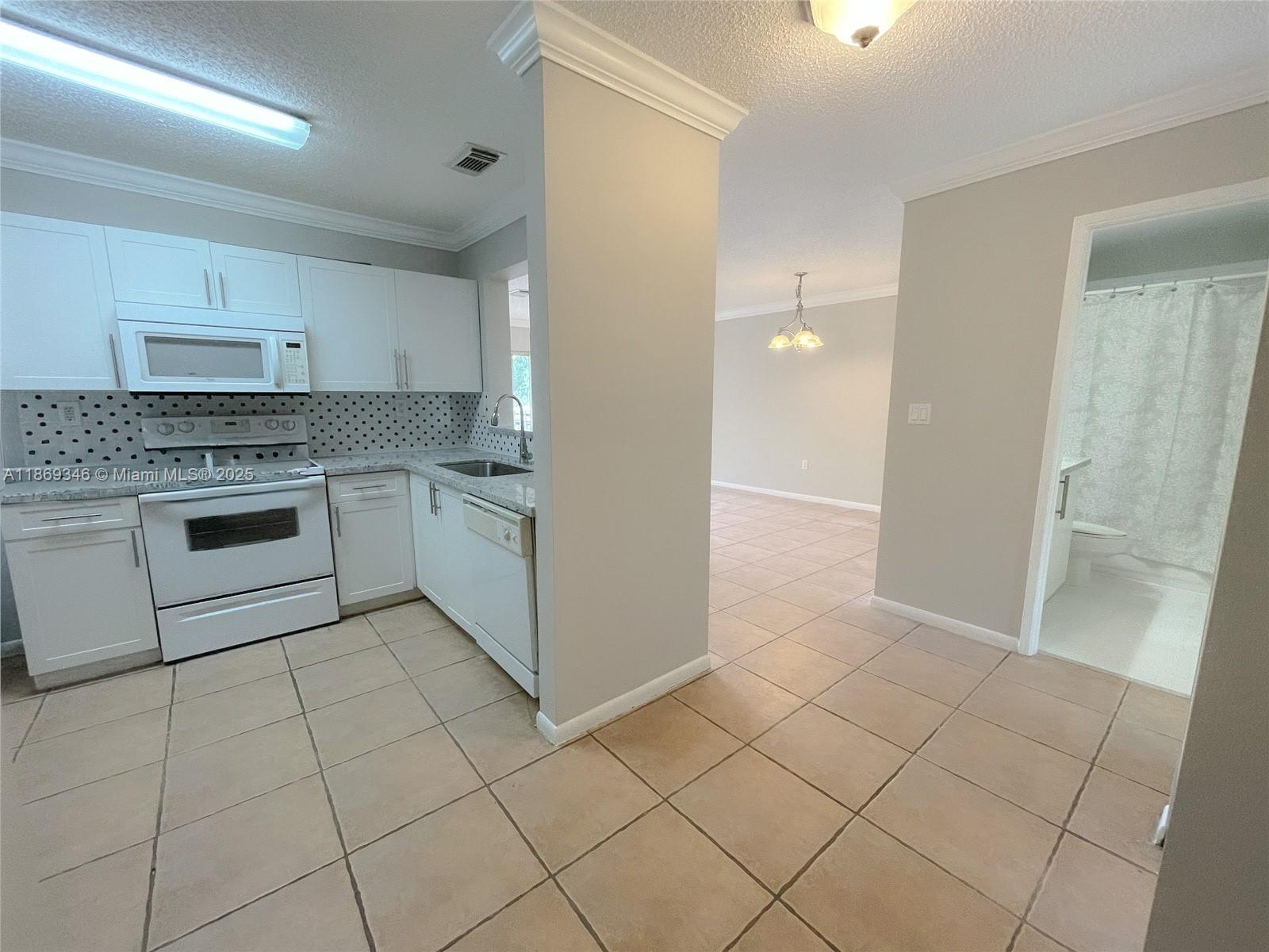 Location, Location, Location! Great opportunity to rent this renovate and Beautiful Apartment 3 beds and 2-baths!
**MOVE IN WITH JUST 2 MONTHS (FIRST MONTH AND SECURITY DEPOSIT)**
Fresh paint, washer and dryer in unit. Large master suite with a walk-in closet. Located in the desirable gated community of Villa Encantada, with amenities like a pool, cabana, and more. Pet-friendly, Fast HOA approval. 1 ASSIGNED PARKING AND 1 GUEST PARKING W/TAG