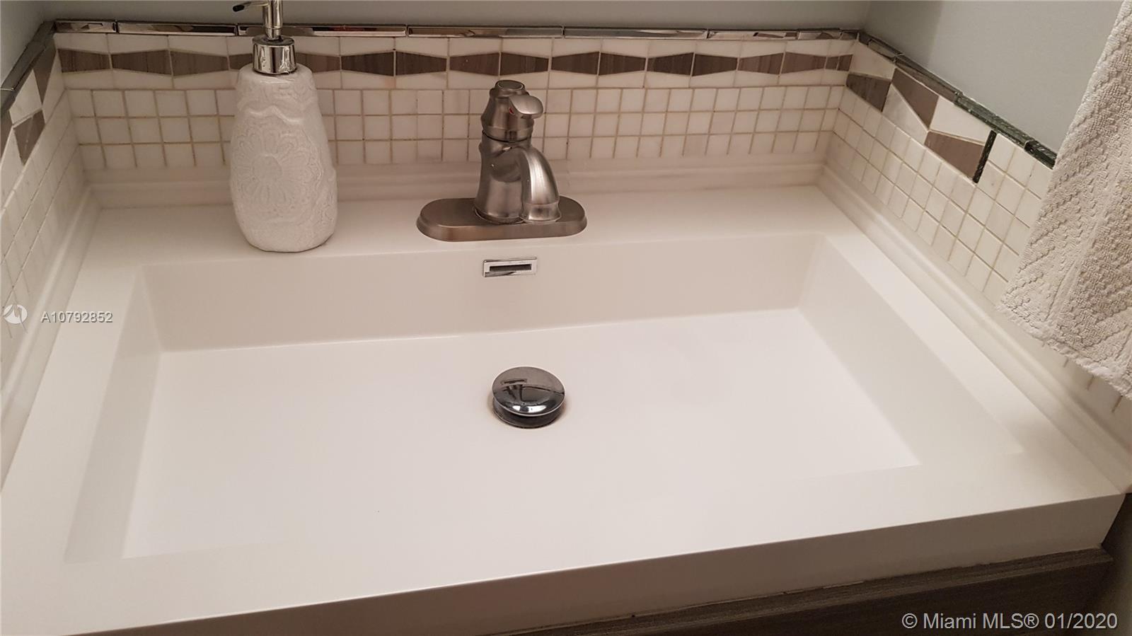 HERITAGE CIRCLE CONDO - Residential