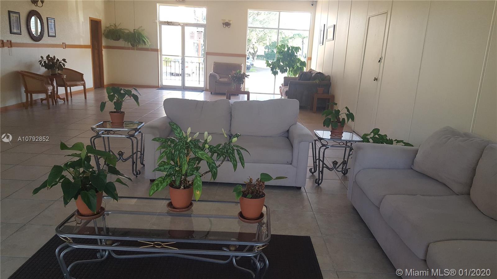 HERITAGE CIRCLE CONDO - Residential