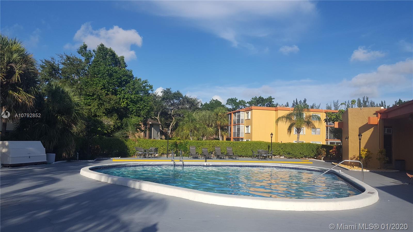 HERITAGE CIRCLE CONDO - Residential