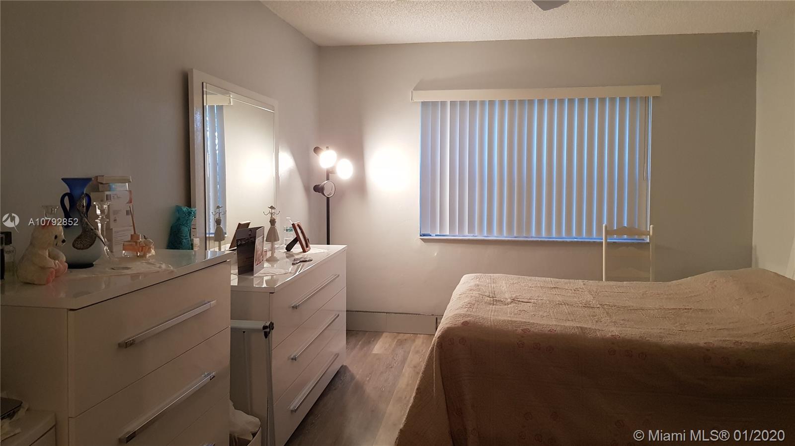 HERITAGE CIRCLE CONDO - Residential