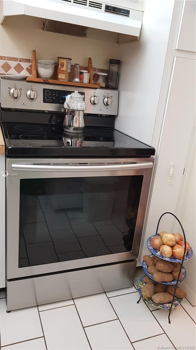 HERITAGE CIRCLE CONDO - Residential