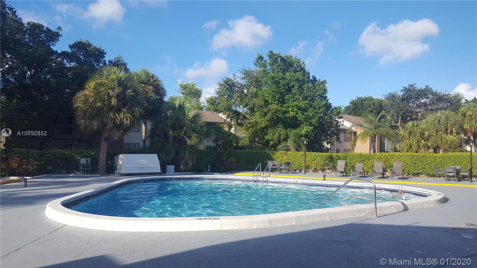 HERITAGE CIRCLE CONDO - Residential