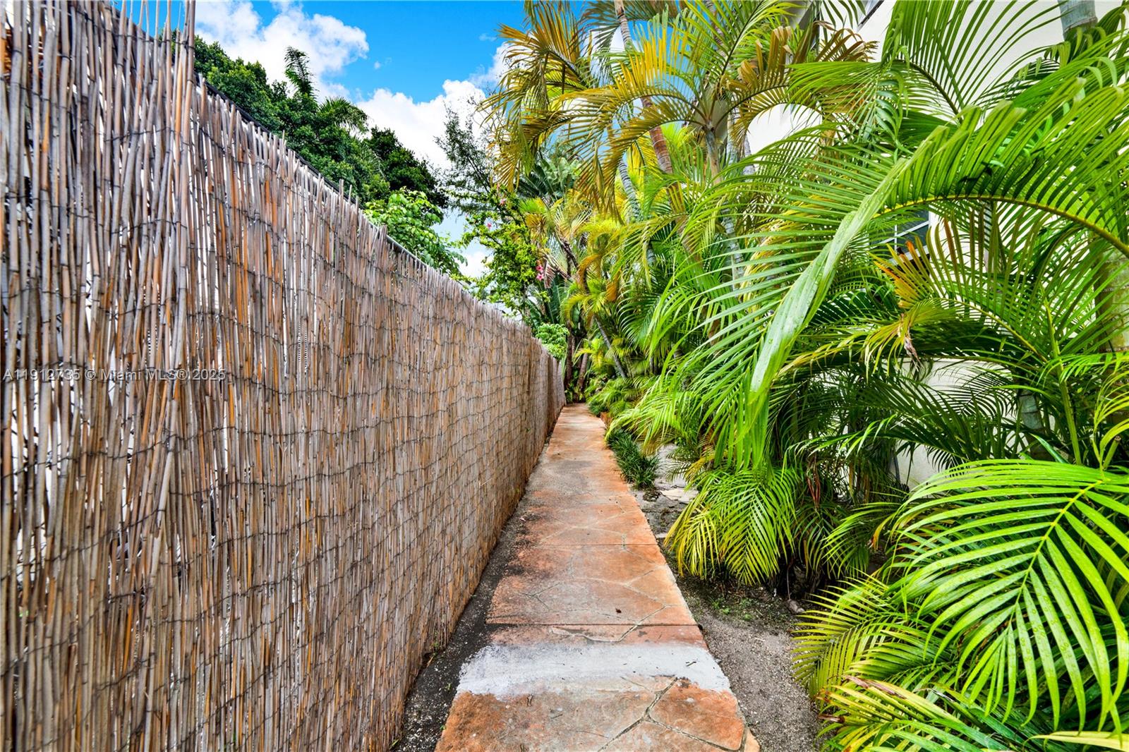 LINCOLN ROAD VILLAS SOUTH - Residential