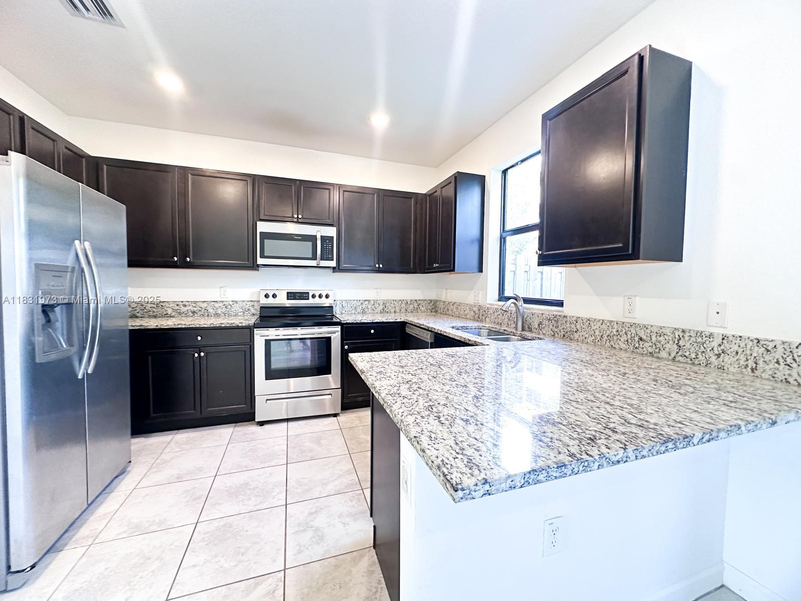 VIA VENTURA NEIGHBORHOOD - Residential