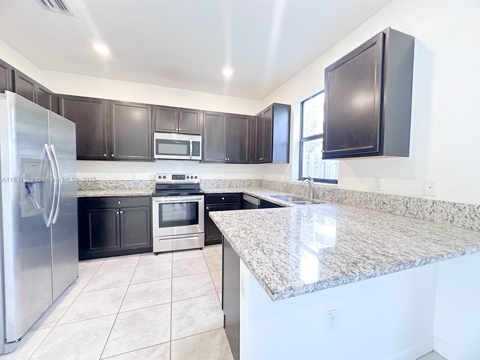 VIA VENTURA NEIGHBORHOOD - Residential