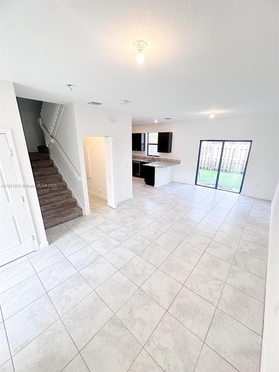 VIA VENTURA NEIGHBORHOOD - Residential