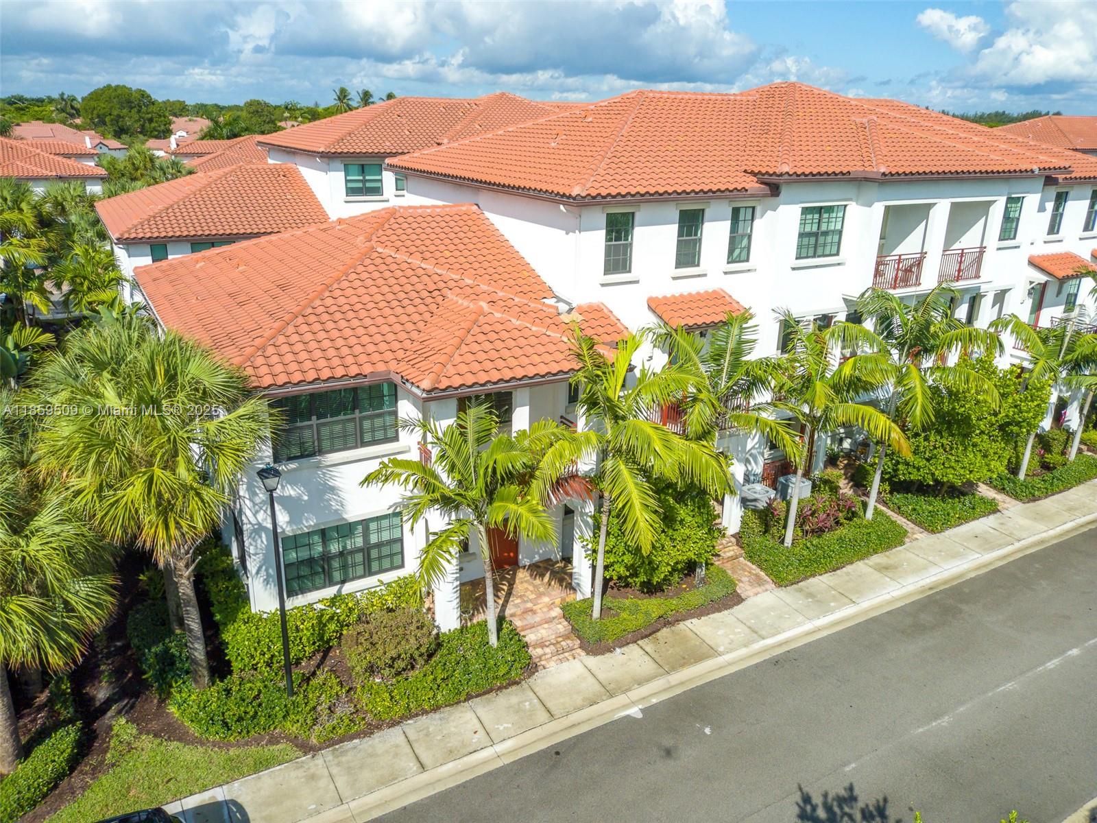 PEMBROKE LAKES SOUTH - Residential