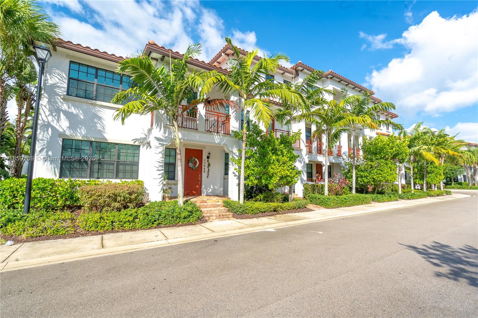 PEMBROKE LAKES SOUTH - Residential