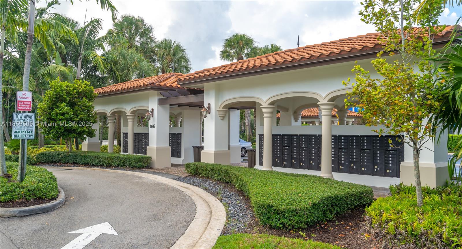 PEMBROKE LAKES SOUTH - Residential