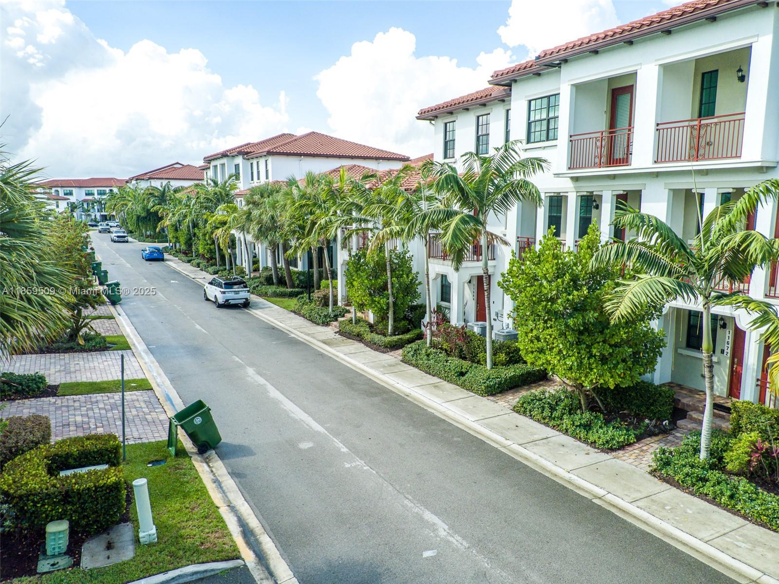 PEMBROKE LAKES SOUTH - Residential