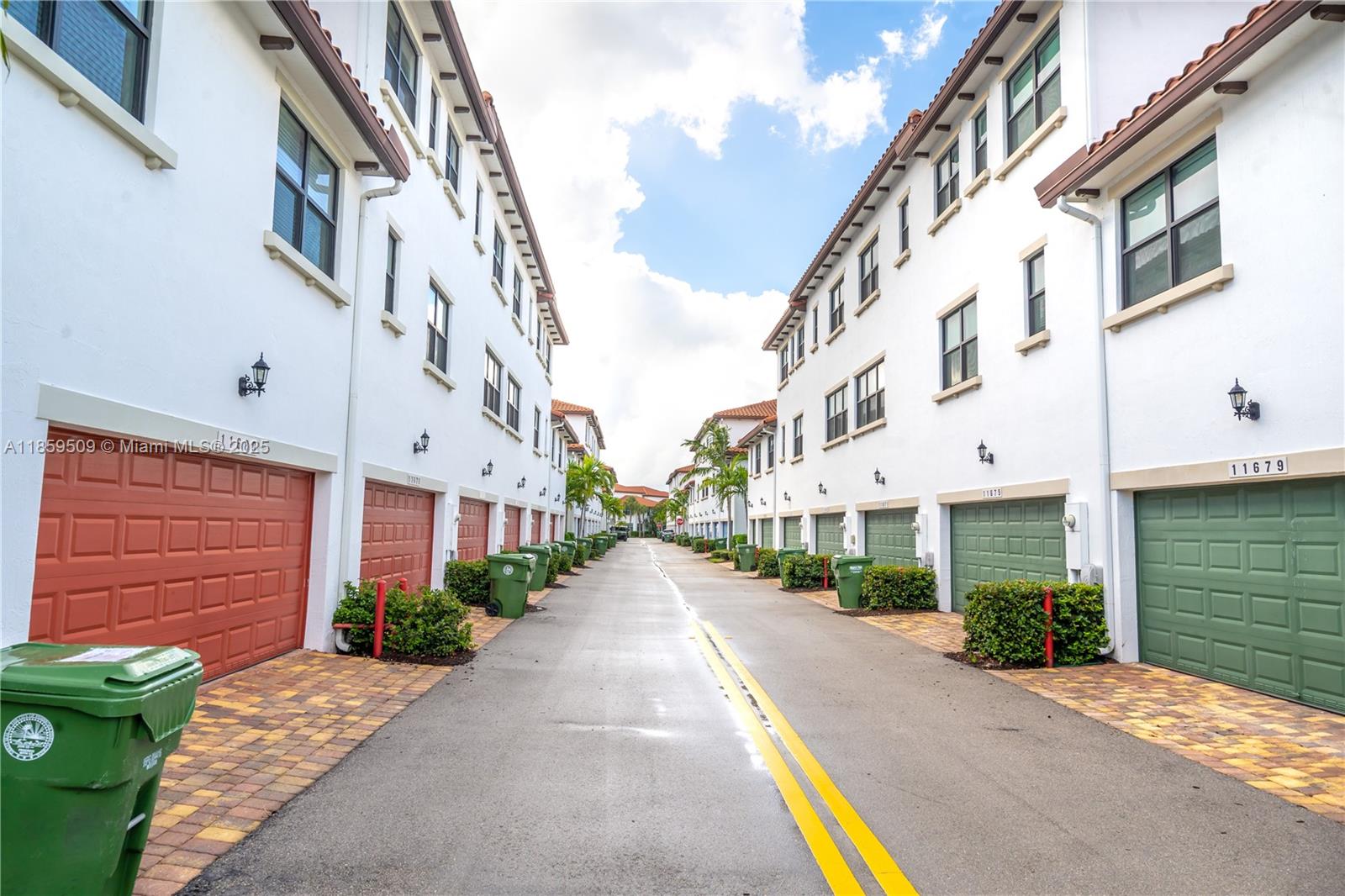 PEMBROKE LAKES SOUTH - Residential