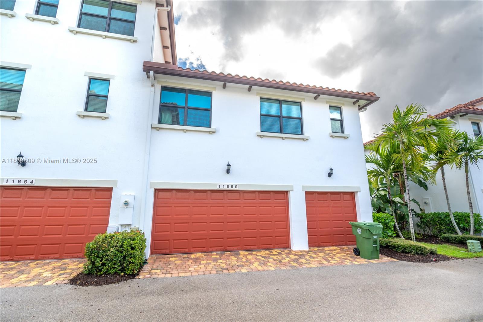 PEMBROKE LAKES SOUTH - Residential