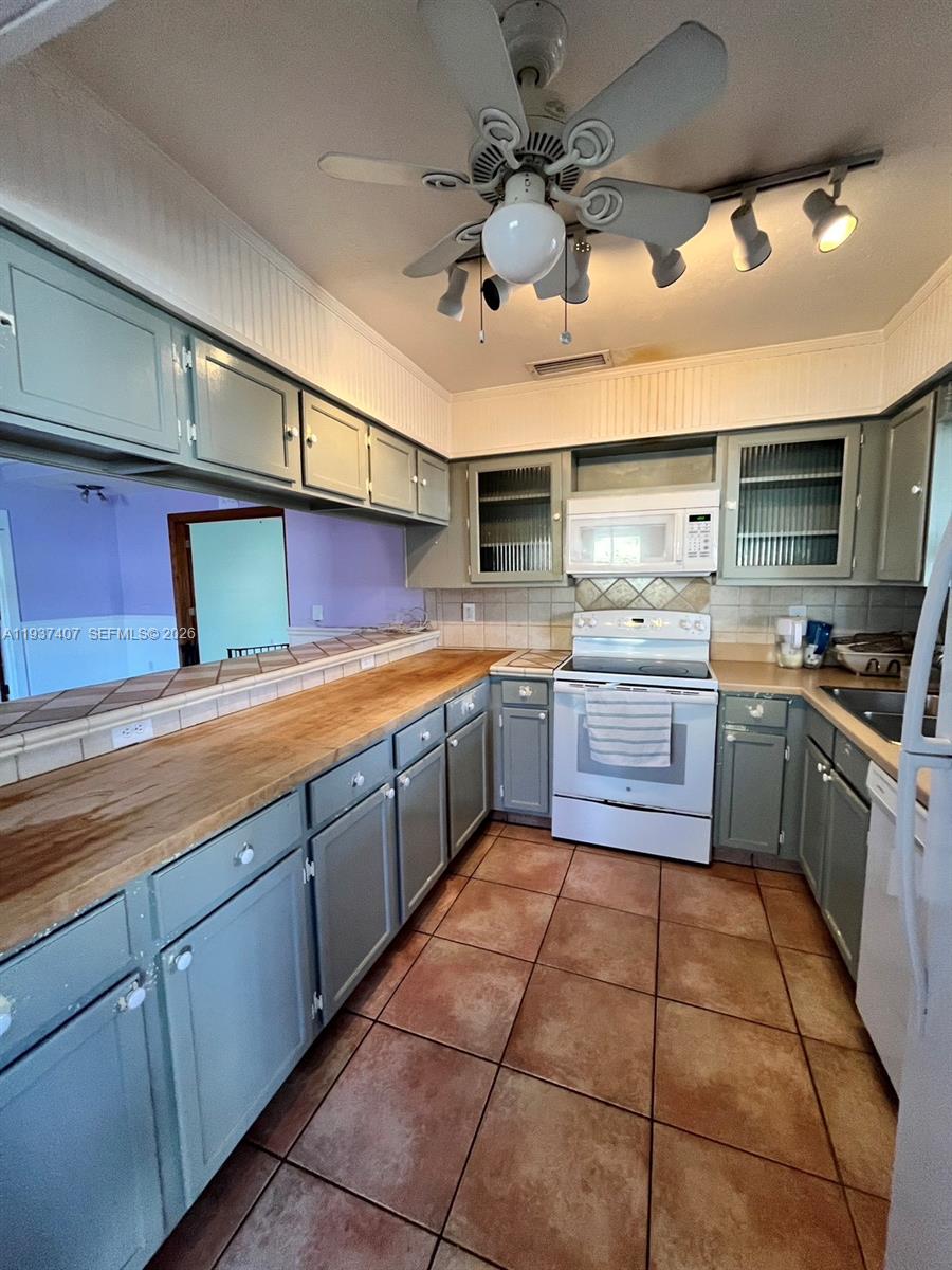 NORTH HOBE SOUND SHORES - Residential