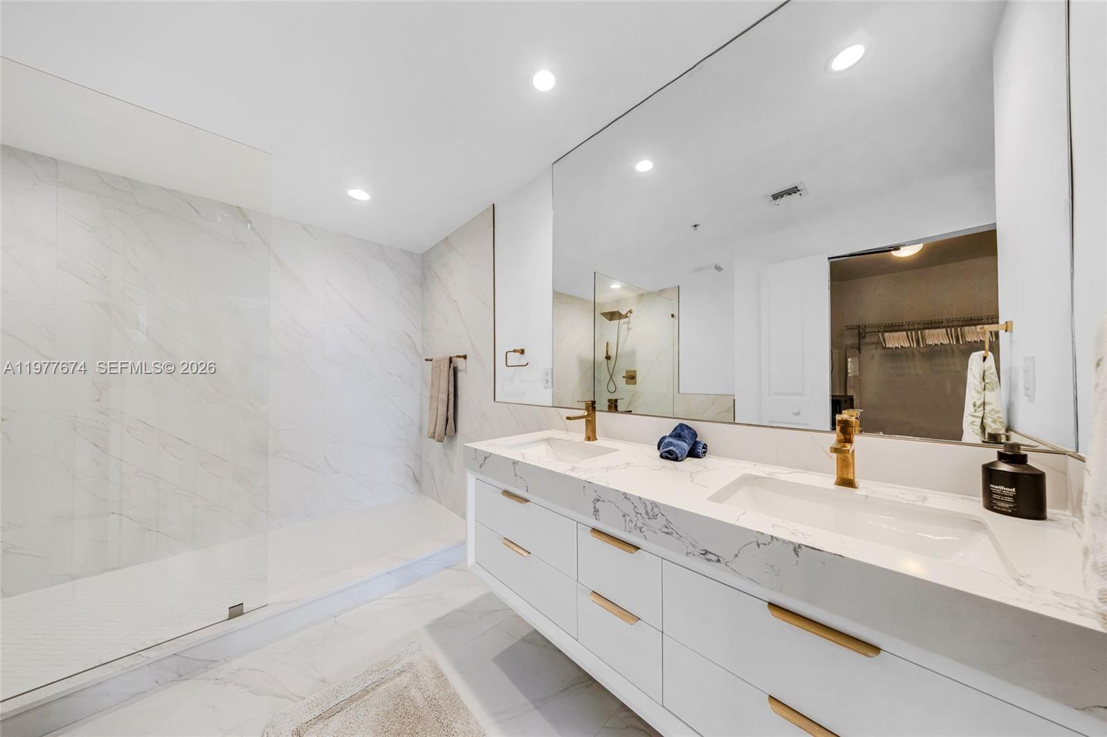 360 CONDO B - Residential Lease