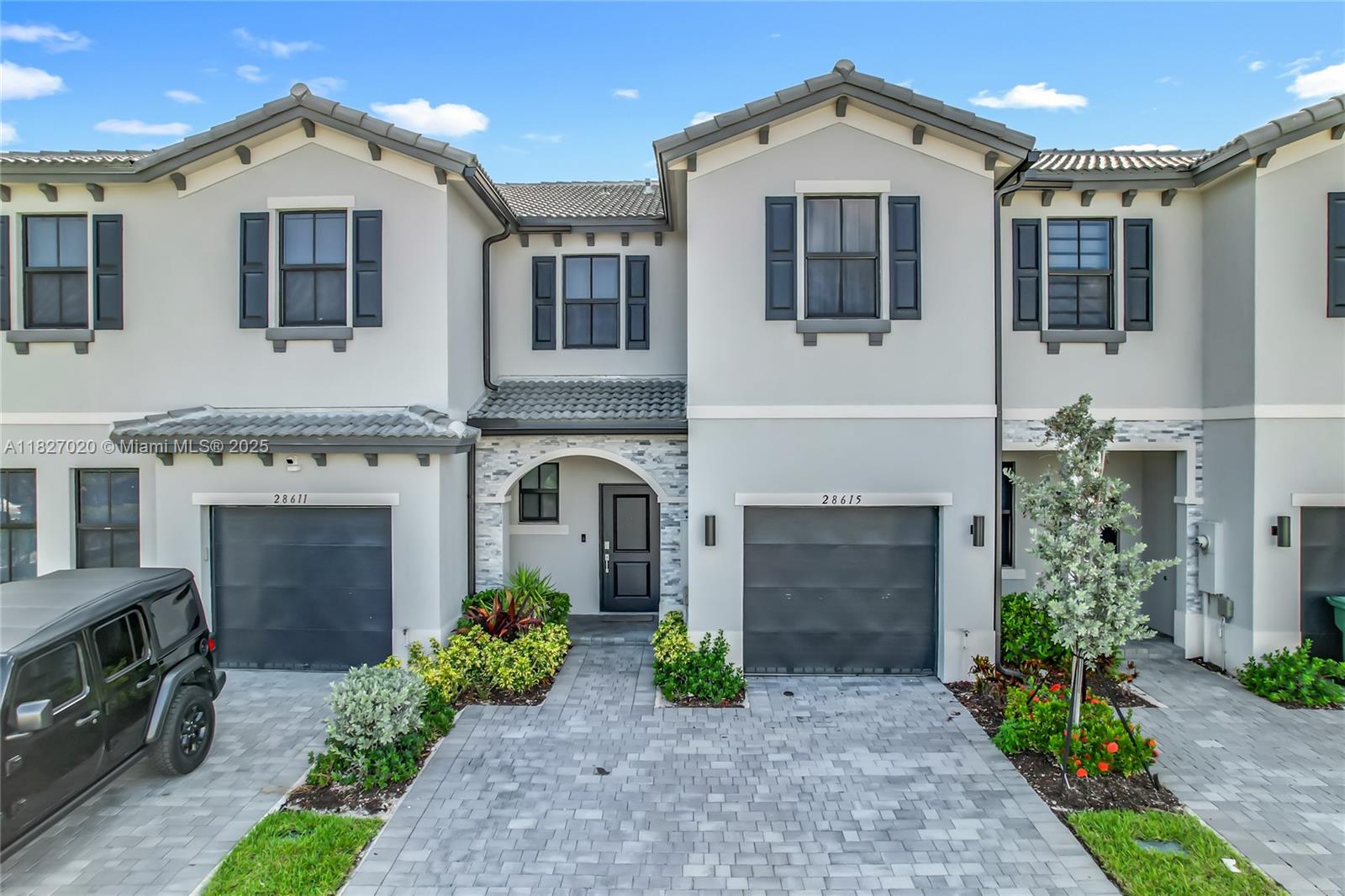 PRICE OPPORTUNITY!! Why wait for new construction? This like-new townhome in one of Homestead’s favorite communities is ready for you now!! Located in Lake Victoria Townhomes, this spacious 3-bedroom, 2.5-bath home offers the perfect blend of comfort and style. You’ll love the open layout with plenty of room to spread out, plus stainless steel appliances that bring a modern touch to the kitchen.
Step outside to your covered porch: perfect for BBQs or winding down after a long day. With tile flooring throughout, a well-maintained interior, and that fresh, move-in ready feel, it truly checks all the boxes. Enjoy a low HOA and resort-style amenities like a pool, dog park, and clubhouse, right where you want to be, near shops, dining, and great schools. Come see it for yourself, Schedule now!